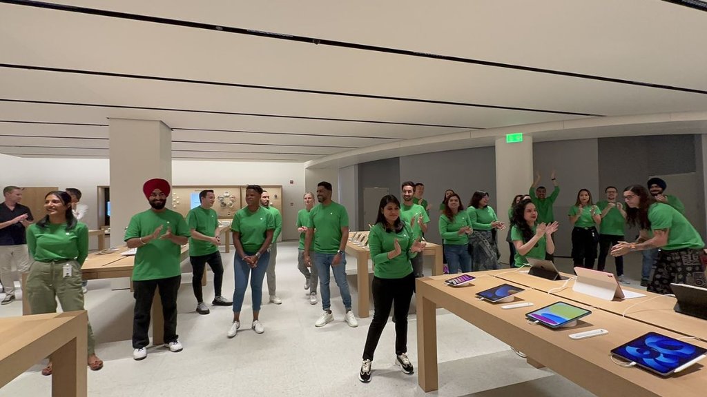 Apple | Apple Store | Tim Cook