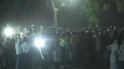 Atiq Ahmed Killed: अतीक अहमद और अशरफ को कसारी-मसारी कब्रिस्तान में दफनाया गया, मिट्टी देने पहुंचे दोनों बेटे