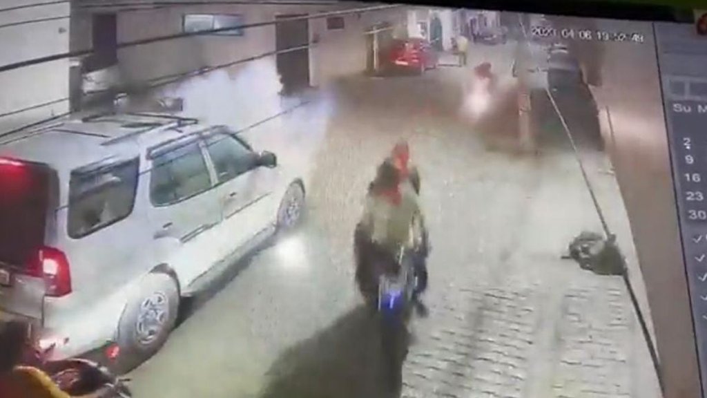 bjp leader son bomb attack| prayagraj|