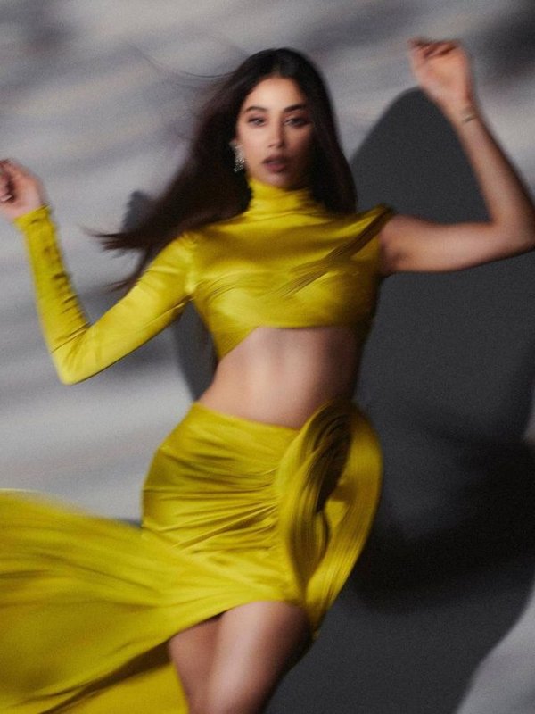 JANHVI KAPOOR IN YELLOW GOWN LOOK