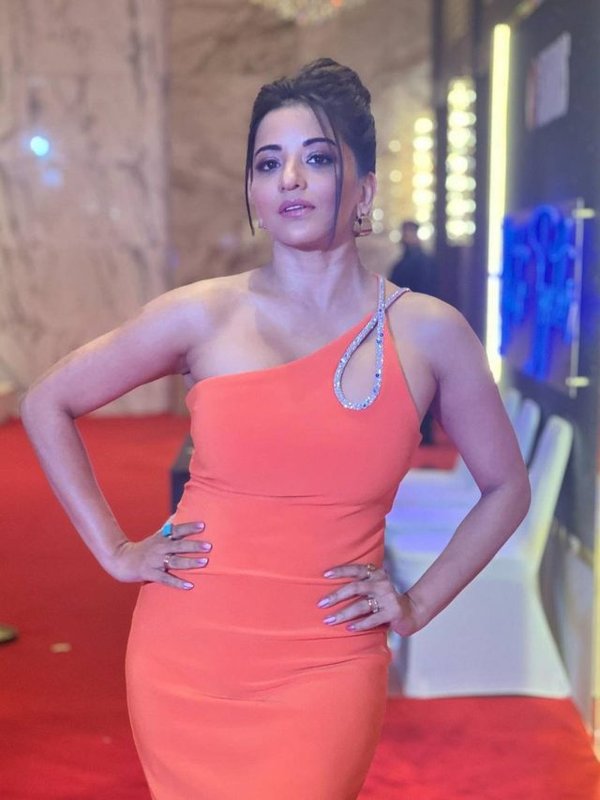 MONALISA IN BHAGWA RANG