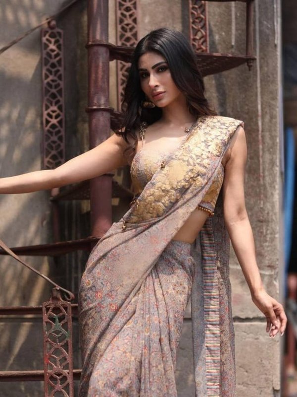 MOUNI ROY IN PRINTED SAREE