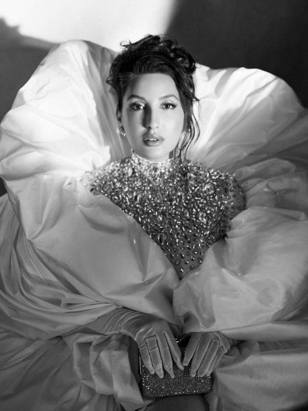 NORA FATEHI IN AJEEBOGAREEB LOOK