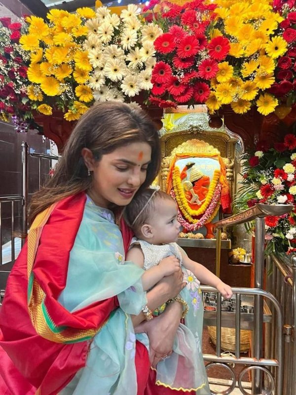 PRIYANKA CHOPRA AT SIDDHIVINAYAK TEMPLE