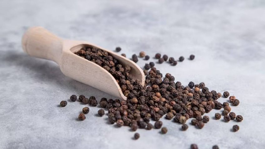 black pepper Is Helpful In Reducing Cholesterol, black pepper Benefits, Kali Mirch ke Fayde, Home remedies of Cholesterol, कोलेस्ट्रॉल लेवल कम कर सकता है इलाज,