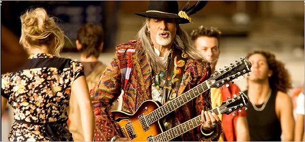 हालांकि इस फिल्म के गाने 'बोल ना हल्के हल्के' ने लोगों के दिलों में जगह बनाई.