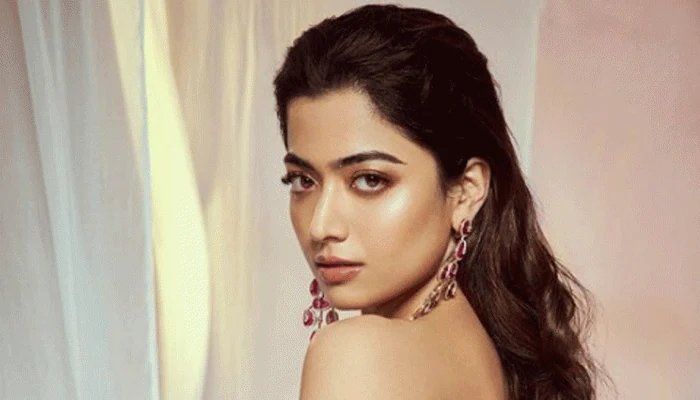 नेशनल क्रश के नाम से मशहूर एक्ट्रेस रश्मिका मंदाना साउथ की मशहूर एक्ट्रेस हैं.