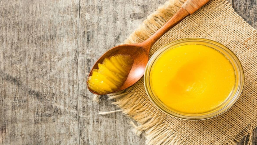 वसायुक्त भोजन - कुछ खाद्य पदार्थ जैसे घी, मलाई, मक्खन में अधिक मात्रा में वसा होती है। इन खाद्य पदार्थों का अधिक सेवन करने से मलेरिया के रोगी को उल्टियां हो सकती हैं।
