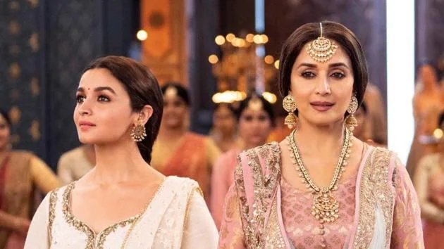 फिल्म 'कलंक' का गाना 'घर मोरे परदेसिया' दर्शकों को खूब पसंद आया था। (स्रोत: स्क्रीन शॉट)