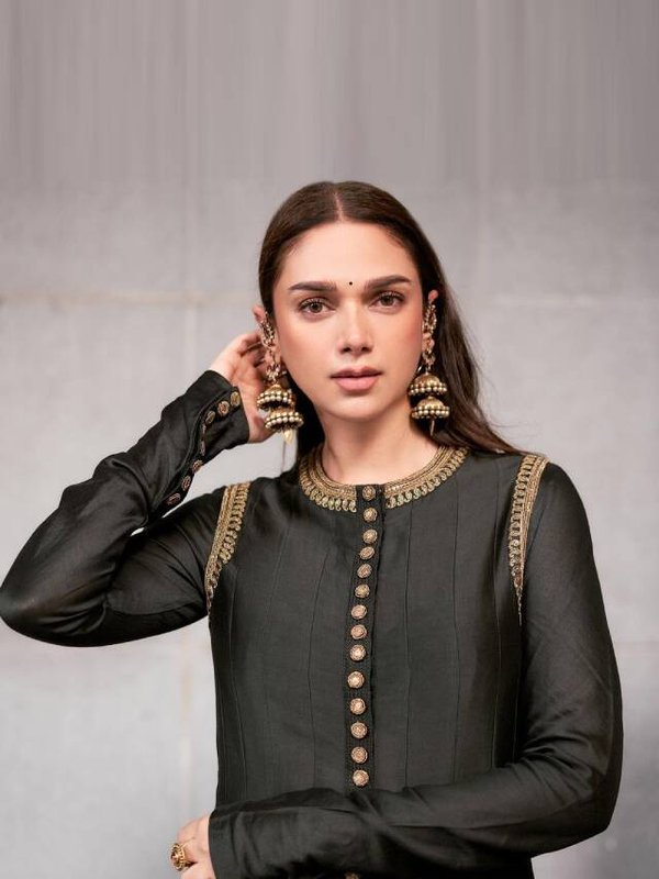 अदिति राव हैदरी ब्लैक अनारकली ड्रेस