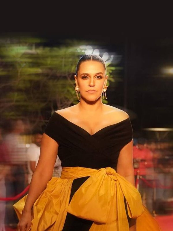 नेहा धूपिया का रेड कार्पेट लुक