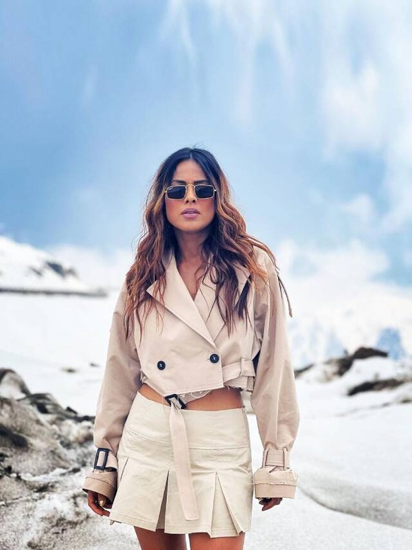 निया शर्मा सिक्किम छुट्टी