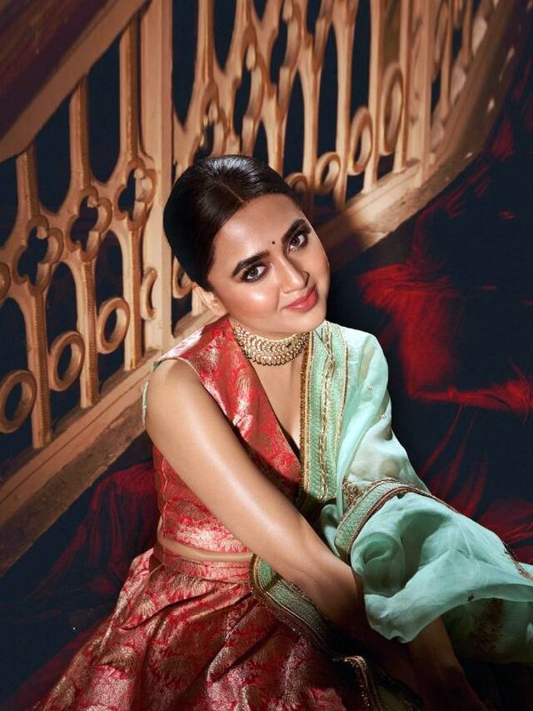 तेजस्वी प्रकाश स्कूल कॉलेज अनी लाइफ