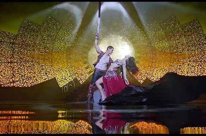 गाने के लिए 200 से अधिक पेशेवर जिमनास्टों को शामिल किया गया था। (स्रोत: स्क्रीन शॉट)