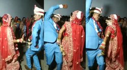 शादी में बजा भोजपुरी गाना तो खुद पर कंट्रोल नहीं कर पाए दुल्हा-दुल्हन, डांस देखकर लोग कर रहे ऐसे कमेंट्स