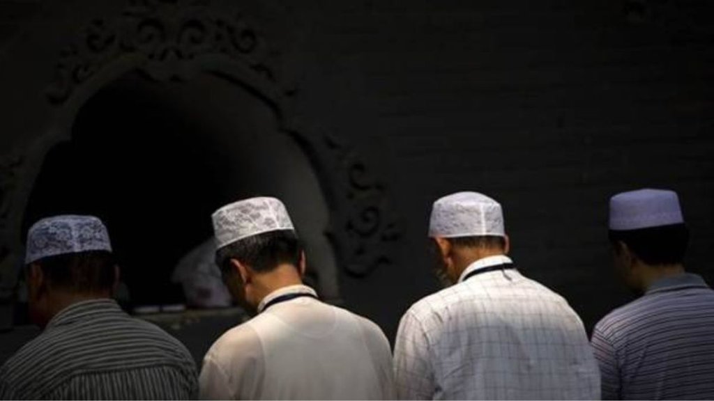 up news| namaz on streets| eid nmaz