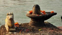 UP Crime: सावन भर पूजा-अर्चना के बाद भी नहीं मिली दुल्हन, नाराज युवक ने मंदिर से शिवलिंग चुराकर छिपाया