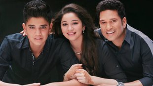 Sachin Tendulkar | Arjun Tendulkar | Sara Tendlkar | Sara Tendlkar gets emotional after arjun tendulkar maiden ipl wicket |