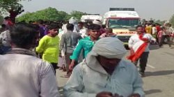 Uttar Pradesh: शाहजहांपुर में बड़ा हादसा, पुल से नीचे गिरी ट्रॉली, 13 की मौत