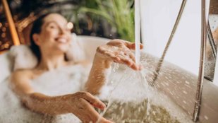 ways to remove money problem, water totke, water remedies, kapoor ke upay, kapoor ke uapy bath, champor upay bath water,