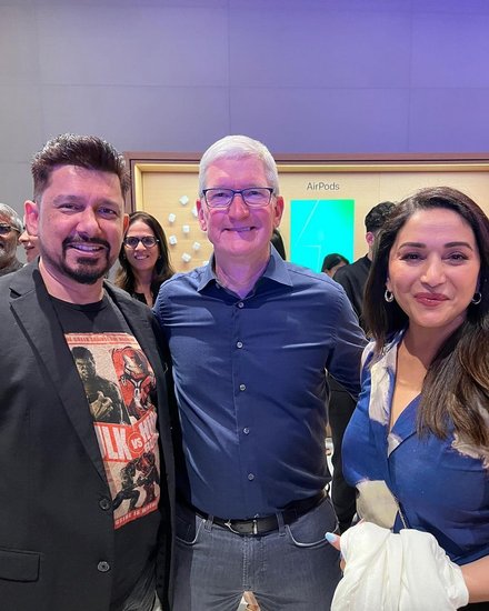  Tim cook having vada pav with madhuri dixit,
