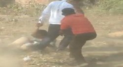 पटना: खनन महिला अधिकारी को लोगों ने दौड़ाकर पीटा, गालियां दी और घसीटा, वीडियो वायरल