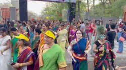 Saree Run: साड़ी में तीन किलोमीटर दौड़ीं महिलाएं, वजह प्रेरणादायक है