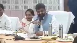 गिना रहे थे योगी सरकार के 6 साल की उपलब्धि, पत्रकार ने मांग लिया जिले का हिसाब, वायरल हो रहा वीडियो