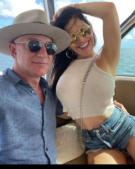 Jeff Bezos fiancee Lauren Sanchez