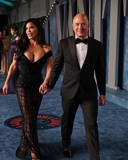 Jeff Bezos new chapter with Lauren Sanchez
