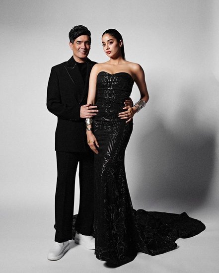 janhvi kapoor struggles with dress