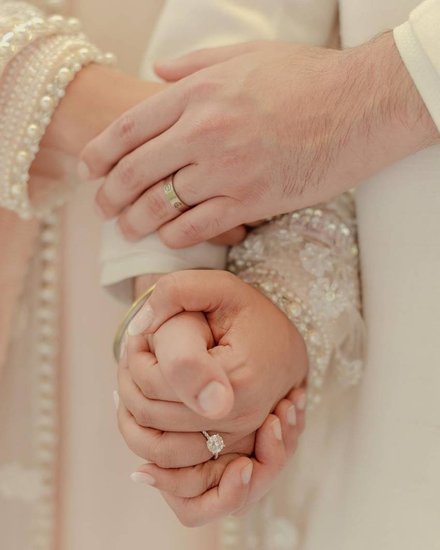 Parineeti chopra ki engegement ring