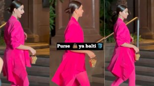 Ananya Pandey Trolls for her Purse