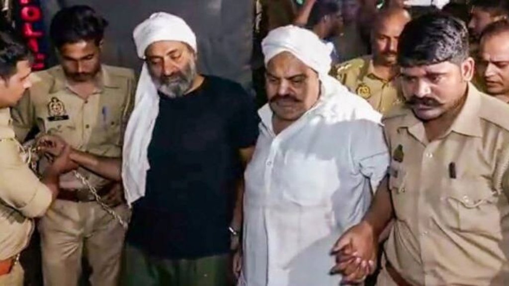 Atiq Ashraf murder case | UP POLICE | Notice to 21 police personnel