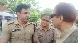 एहसान याद है अखिलेश यादव का? आजम खान ने पुलिस अधिकारी से पूछा, मिला ये जवाब; वीडियो वायरल