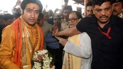 बागेश्वर धाम सरकार से मिलने पहुंचे पूर्व IPS संग धक्कमुक्की, तस्वीरें देख भड़क उठे लोग