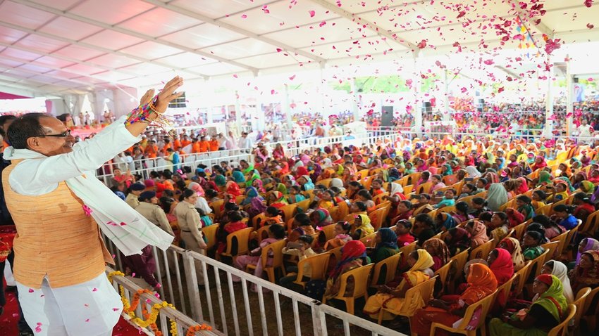 डिंडोरी में आयोजित महिला सम्मेलन।