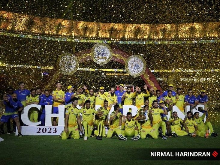 CSK with IPL Trophy