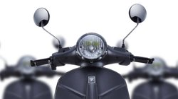 EV Buying Guide: 120km तक की रेंज वाला PURE EV Epluto 7G, 4 सेकंड में पकड़ लेता है 40 kmph की स्पीड, जानें कीमत और फीचर्स