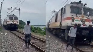 Indian Railways II Train II Viral News