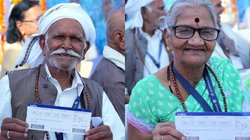 MP: तीर्थ यात्रियों को फ्री हवाई सुविधा देने वाला पहला राज्य बना मध्य प्रदेश, 32 वरिष्ठ नागरिकों को भेजा गया प्रयागराज