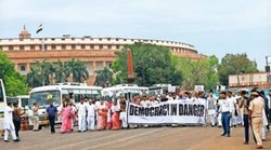 Jansatta Editorial : हर मुद्दे पर नाहक दूरी बरतने का रास्ता लोकतांत्रिक नहीं