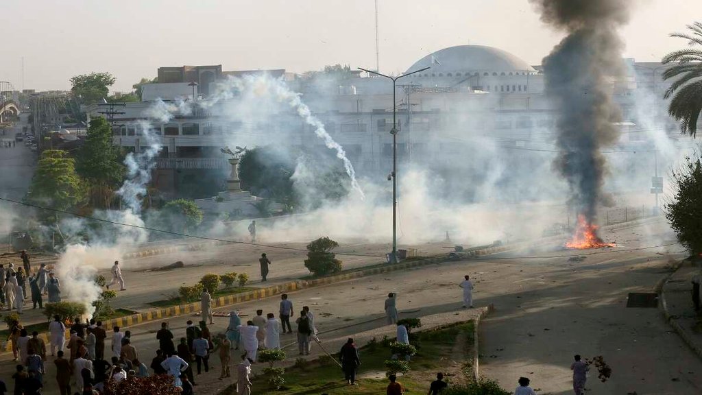 Imran Khan, Pakistan