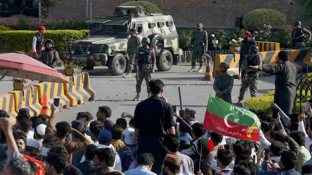 Imran Khan, Pakistan