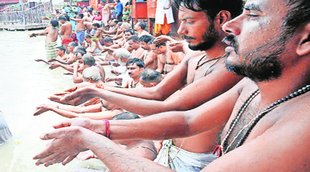Pilgrims| Ganga Bath
