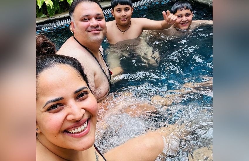 Pushpa fame Actress Anasuya Bharadwaj Enjoying vacation