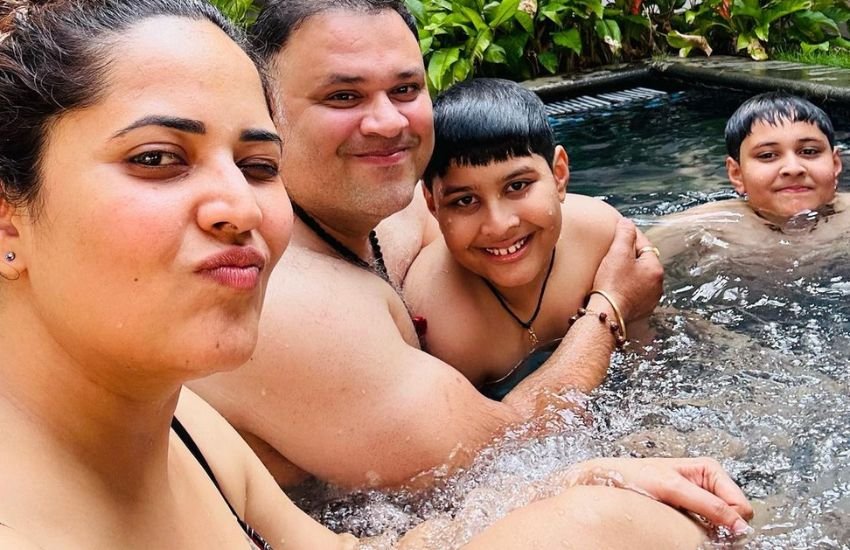 Pushpa fame Actress Anasuya Bharadwaj Enjoying vacation