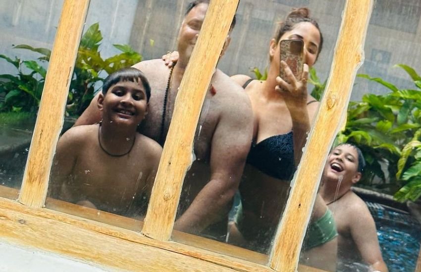 Pushpa fame Actress Anasuya Bharadwaj Enjoying vacation