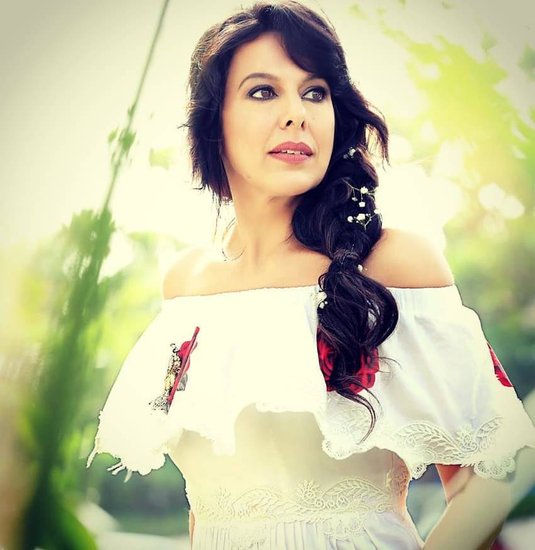 pooja bedi pics