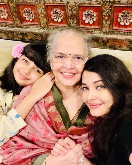 Aishwarya Rai Bachchan Celebrate her mother Birthday